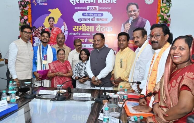 सुशासन तिहार में रायगढ़ पहुंचे मुख्यमंत्री ने अंतरराष्ट्रीय निशानेबाज दिव्यांशु को किया सम्मानित