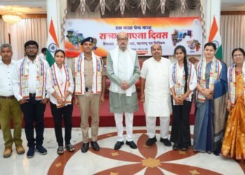 विभिन्न क्षेत्रों में उत्कृष्ट कार्य करने वाले गुमनाम नायकों का लोकभवन में हुआ सम्मान