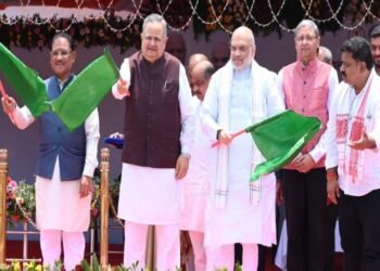 छत्तीसगढ़ में सुरक्षा व्यवस्था को तकनीकी मजबूती : केंद्रीय गृह एवं सहकारिता मंत्री अमित शाह ने ‘अत्याधुनिक डायल 112’ और फॉरेंसिक मोबाइल वैन को दिखाई हरी झंडी