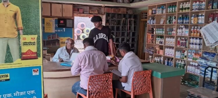 खाद की कालाबाजारी के मामले में 5 दुकानदारों को नोटिस