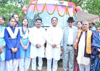 मुख्यमंत्री श्री विष्णु देव साय ने ‘कामयाबी वेन’ को दिखाई हरी झंडी : दूरस्थ गांवों के विद्यार्थियों तक पहुंचेगी डिजिटल शिक्षा की नई रोशनी