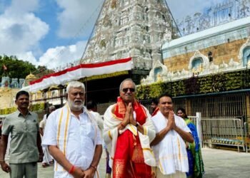 तिरुपति बालाजी के दर्शन करने पहुँचे कद्दावर नेता बृजमोहन अग्रवाल, साथ रहे प्रेम प्रकाश पाण्डेय और डॉ. सलीम राज