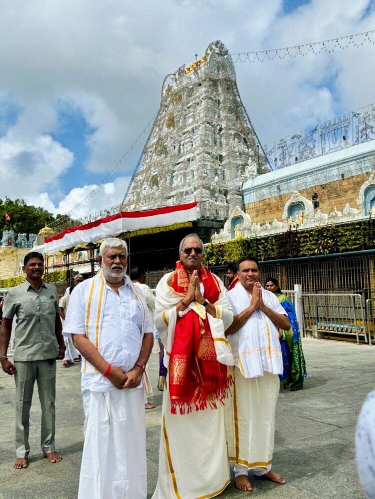 तिरुपति बालाजी के दर्शन करने पहुँचे कद्दावर नेता बृजमोहन अग्रवाल, साथ रहे प्रेम प्रकाश पाण्डेय और डॉ. सलीम राज