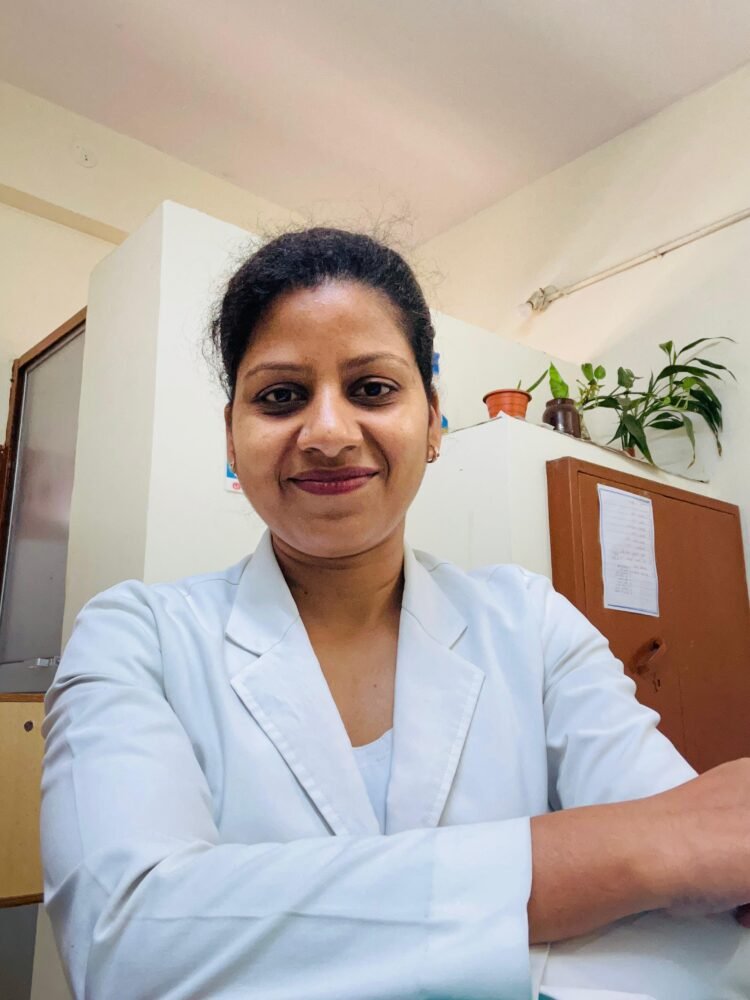 राजनांदगांव जिला अस्पताल की स्टाफ नर्स विनीता सिन्हा: सेवाभाव और निष्ठा की मिसाल