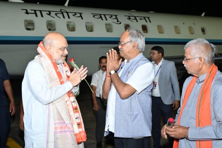 नक्सलवाद के खात्मे का संकल्प: रायपुर पहुंचे केंद्रीय गृह मंत्री अमित शाह, सांसद बृजमोहन अग्रवाल ने एयरपोर्ट पर किया भव्य स्वागत