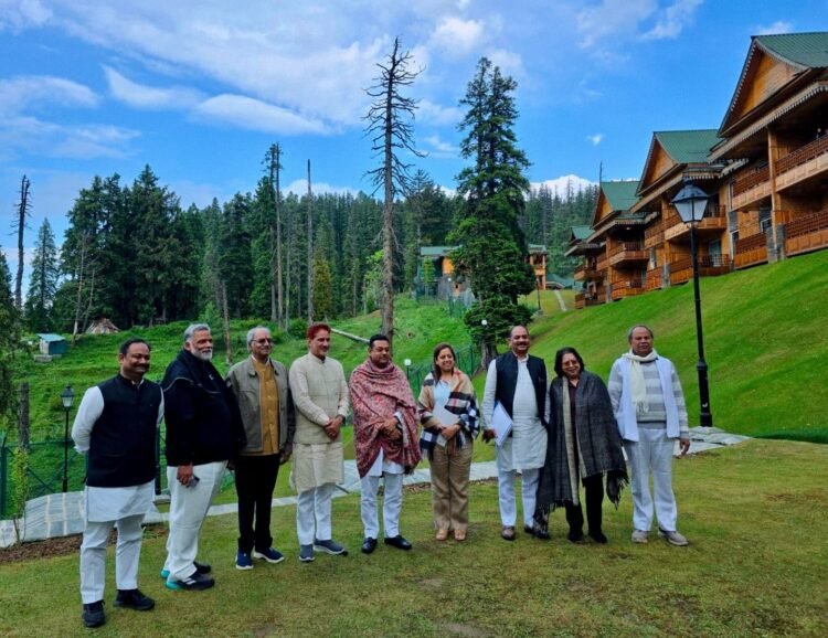 धरती के स्वर्ग कश्मीर की प्राकृतिक सुंदरता को प्लास्टिक प्रदूषण से बचाना हमारी सामूहिक जिम्मेदारी: सांसद बृजमोहन अग्रवाल