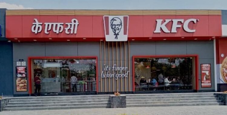 टीम प्रहरी अभियान के तहत बड़ी कार्रवाई: पचपेड़ी नाका स्थित केएफसी पर नगर निगम का शिकंजा