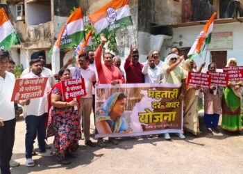 महतारी वंदन योजना के e-KYC पर सियासत तेज, कांग्रेस ने लगाए महिलाओं को परेशान करने के आरोप