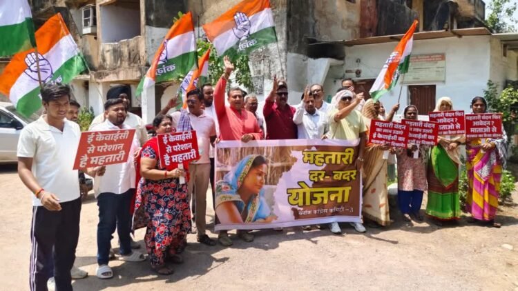 महतारी वंदन योजना के e-KYC पर सियासत तेज, कांग्रेस ने लगाए महिलाओं को परेशान करने के आरोप