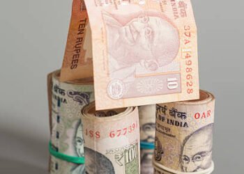 रुपये को बचाने के लिए सरकार का मास्टर प्लान! सोने के बाद अब विदेशी सामानों पर लगाम लगाने की तैयारी