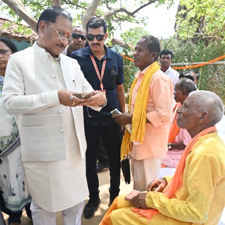 ’ज्ञान भारतम् अभियान के अंतर्गत बड़े कनेरा में मिलीं 150 वर्ष पुरानी दुर्लभ पांडुलिपियां’
