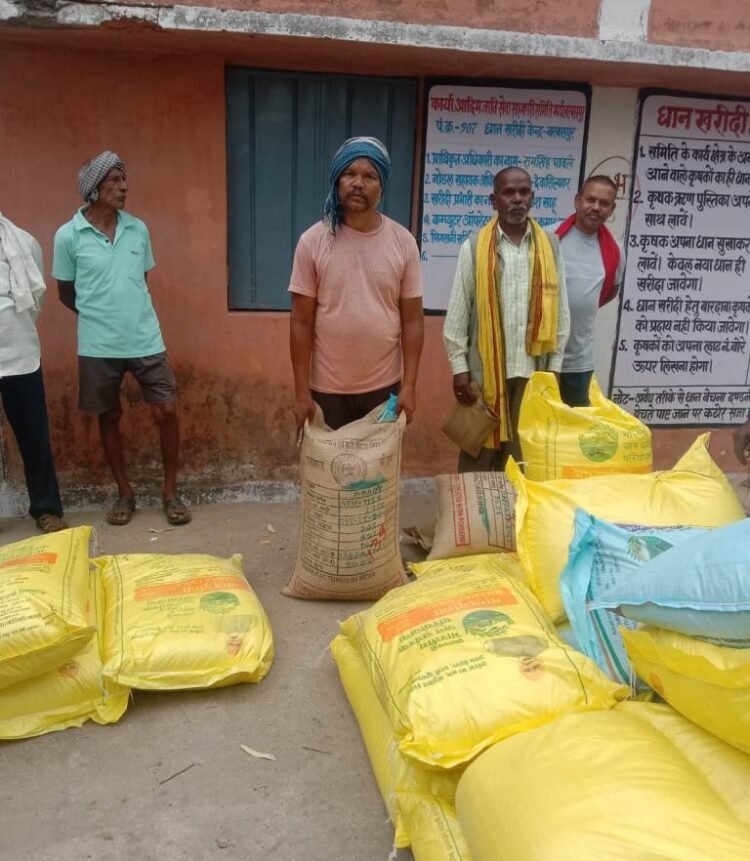 समय पर मिली खाद-बीज सामग्री, किसान मोहरसाय के चेहरे पर लौटी मुस्कान