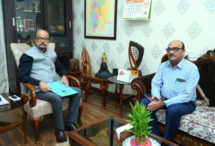 ’राज्यपाल श्री रमेन डेका से मुख्य सचिव ने सौजन्य भेंट की’