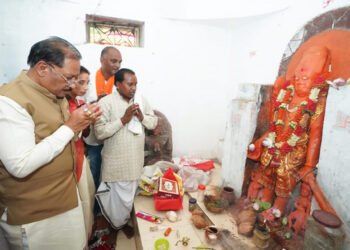 मुख्यमंत्री श्री विष्णुदेव साय ने ऐतिहासिक चतुर्भुज विष्णु मंदिर में की पूजा-अर्चना, प्रदेश की सुख-समृद्धि की कामना