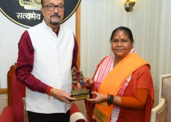 राज्यपाल श्री डेका से राष्ट्रीय पिछड़ा वर्ग आयोग की अध्यक्ष साध्वी निरंजन ज्योति ने की सौजन्य भेंट