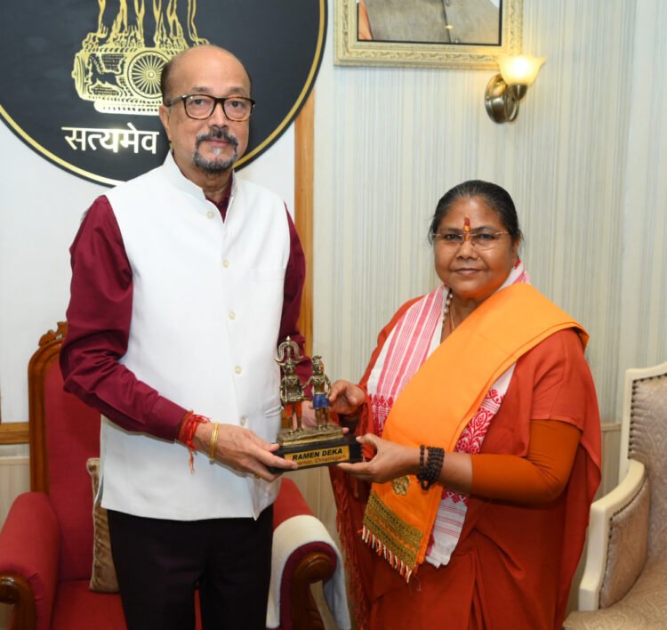 राज्यपाल श्री डेका से राष्ट्रीय पिछड़ा वर्ग आयोग की अध्यक्ष साध्वी निरंजन ज्योति ने की सौजन्य भेंट