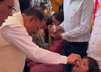 चंद्रनाहू कुर्मी-क्षत्रिय समाज के केंद्रीय अधिवेशन में मुख्यमंत्री ने बच्चों को कराया स्वर्णप्राशन