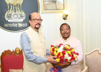 राज्यपाल श्री डेका से कृषि मंत्री श्री नेताम ने की भेंट