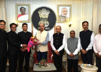 राज्यपाल से परिवीक्षाधीन आईएएस अधिकारियों ने की सौजन्य भेंट
