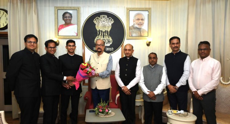 राज्यपाल से परिवीक्षाधीन आईएएस अधिकारियों ने की सौजन्य भेंट