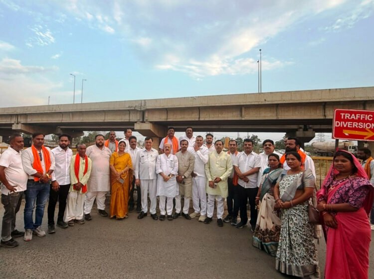 वाणिज्य एवं उद्योग मंत्री श्री लखनलाल देवांगन ने निर्माणाधीन सड़कों का किया निरीक्षण