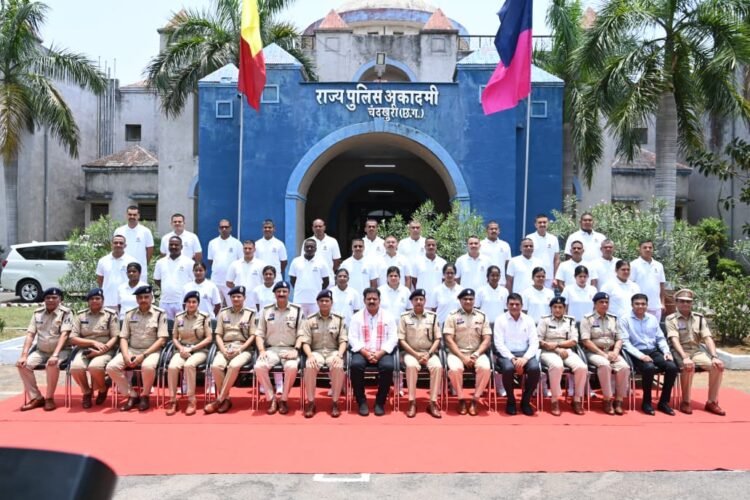 उप मुख्यमंत्री श्री विजय शर्मा 33 प्रशिक्षु उप पुलिस अधीक्षकों के बुनियादी प्रशिक्षण सत्र शुभारंभ में हुए शामिल