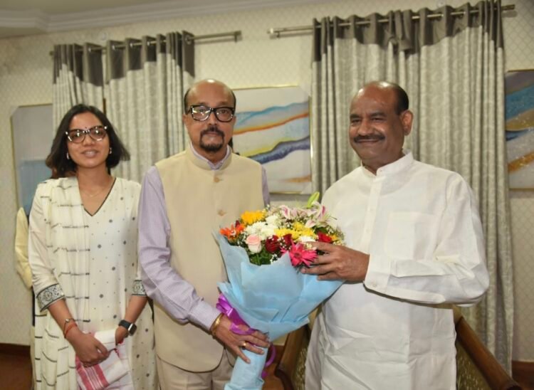 राज्यपाल श्री रमेन डेका ने किया लोकसभा अध्यक्ष श्री बिड़ला का आत्मीय स्वागत