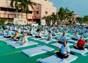अच्छे शारीरिक और मानसिक स्वास्थ्य के लिए रोज करें योग – श्री अरुण साव