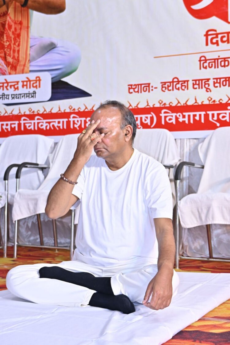 विधायक अजय चंद्राकर के मुख्य आतिथ्य में धमतरी में मनाया गया 12वां अंतर्राष्ट्रीय योग दिवस