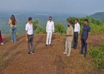छत्तीसगढ़ पर्यटन मंडल के प्रबंध संचालक श्री विवेक आचार्य और अध्यक्ष श्री नीलू शर्मा ने प्रमुख पर्यटन स्थल राजमेरगढ़ का किया दौरा