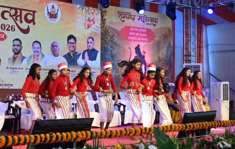 दो दिवसीय रामगढ़ महोत्सव के समापन समारोह में रंगारंग सांस्कृतिक कार्यक्रमों की रही धूम
