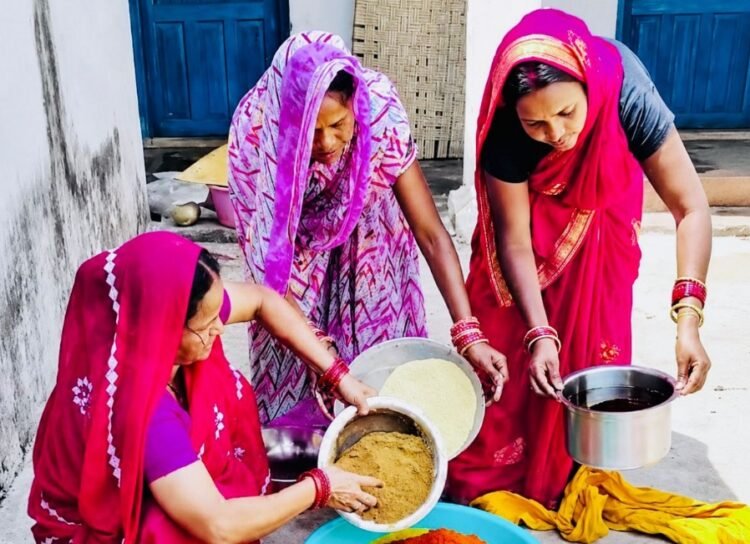 ’अचार के स्वाद में घुली आत्मनिर्भरता, बिहान ने बदली माँ जगदंबा समूह की महिलाओं की जिंदगी’