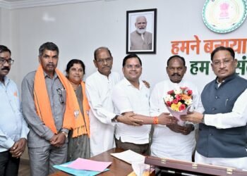 खुज्जी विधानसभा के भाजपा नेताओं ने प्रदेश के मुख्यमंत्री से मुलाकात किया , भाजपा नेता एम डी ठाकुर ने घुमरिया बाध निर्माण का रखा मांग