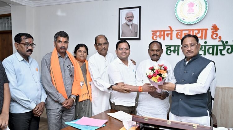 खुज्जी विधानसभा के भाजपा नेताओं ने प्रदेश के मुख्यमंत्री से मुलाकात किया , भाजपा नेता एम डी ठाकुर ने घुमरिया बाध निर्माण का रखा मांग