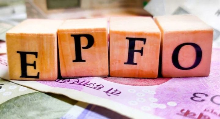 पीएफ खाते में ब्याज नहीं दिख रहा? घबराएं नहीं, जानिए कब आएगा पैसा!