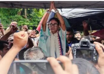 एके एंटनी के ब्लूप्रिंट पर चल रहीं सोनिया गांधी, ममता को विलय के ऑफर में छिपा है कांग्रेस का भविष्य