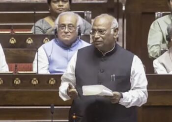 पीएम मोदी पर टिप्पणी कर घिरे मल्लिकार्जुन खरगे, राज्यसभा की प्रिविलेज कमेटी करेगी बयानों की जांच
