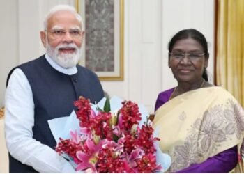 कैब‍िनेट में फेरबदल की अटकलों के बीच राष्‍ट्रपत‍ि द्रौपदी मुर्मू से म‍िले पीएम मोदी, क्‍या संकेत