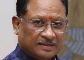 मुख्यमंत्री श्री विष्णु देव साय ने विधानसभा अध्यक्ष डॉ. रमन सिंह को वैवाहिक वर्षगांठ पर दी बधाई