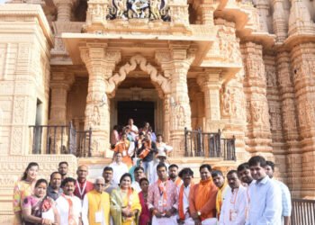सोमनाथ स्वाभिमान सांस्कृतिक यात्रा दल लौटा, रायपुर रेलवे स्टेशन पर 1040 विशिष्टजनों का हुआ आत्मीय एवं भव्य स्वागत