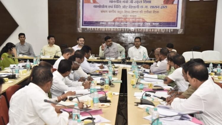 शिक्षा मंत्री गजेंद्र यादव ने बस्तर संभाग की शिक्षा व्यवस्था की समीक्षा की