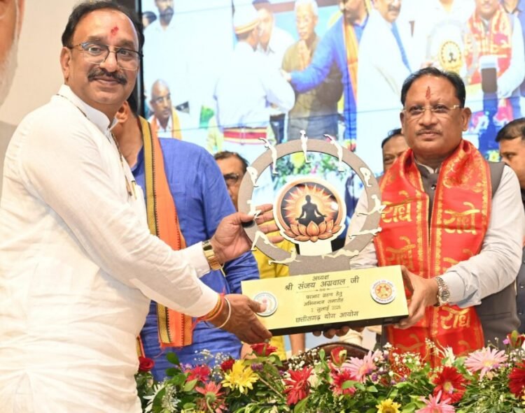 मुख्यमंत्री श्री विष्णु देव साय ने किया योग को जन-जन तक पहुंचाने का आह्वान