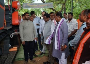 कृषि मंत्री रामविचार नेताम के नेतृत्व में कृषि यंत्रीकरण को बढ़ावा