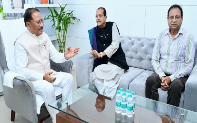 मुख्यमंत्री श्री विष्णु देव साय से झारखंड के वित्त मंत्री श्री राधाकृष्ण किशोर ने की सौजन्य भेंट