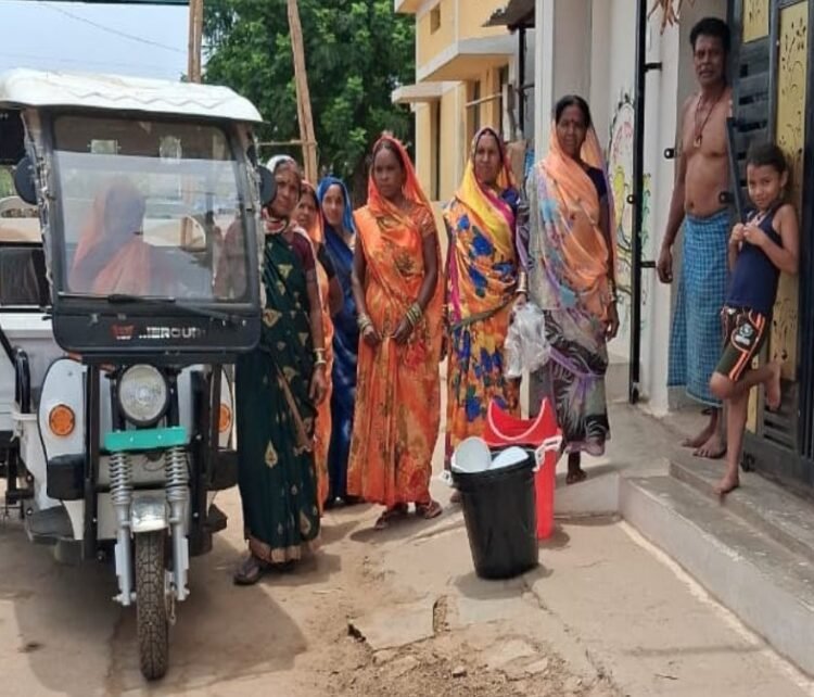 ईवी गार्बेज रिक्शा और लोडर वाहन से बदल रही ग्रामीण अर्थव्यवस्था, महिलाओं को मिल रहा आत्मनिर्भरता का नया आधार