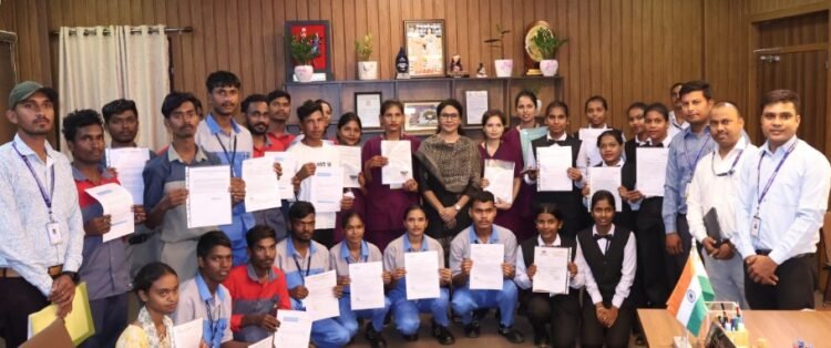 प्रशिक्षण से मिली नई उड़ान : 27 युवाओं को मिला निजी कंपनियों में रोजगार