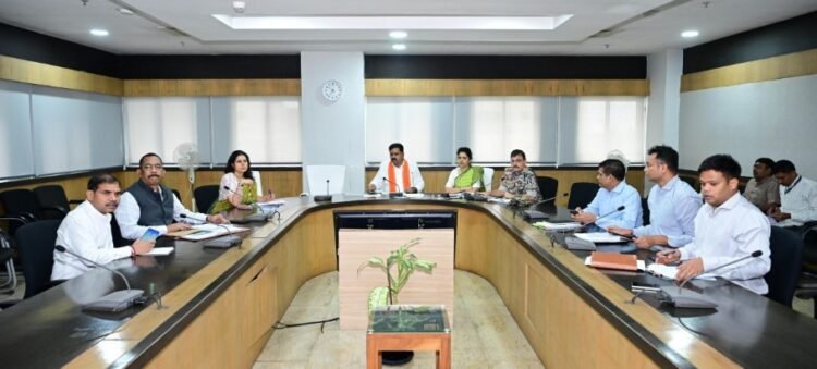 उप मुख्यमंत्री श्री विजय शर्मा ने नक्सल प्रभावित जिलों में विकास और पुनर्वास कार्यों में तेजी लाने के दिए निर्देश