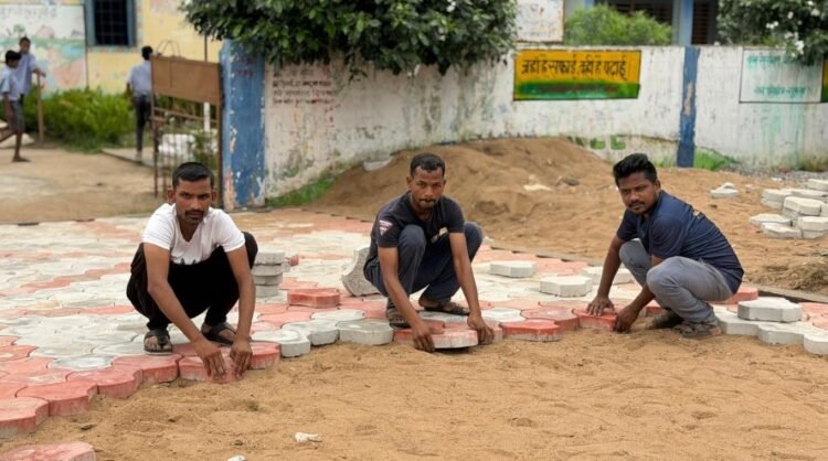 गांव में रोजगार, घर में खुशहाली से बदल रही ग्रामीणों की जिंदगी