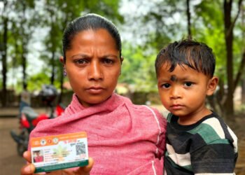 घर-घर पहुंची स्वास्थ्य विभाग की टीम, कोर्रा के ग्रामीणों को मिला स्वास्थ्य सुरक्षा का भरोसा