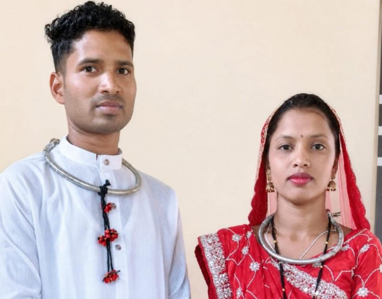 सुशासन का ‘सेवा सेतु’: नेतानार के फूलसिंह और रामबती को आवेदन के दिन ही मिला विवाह प्रमाण पत्र